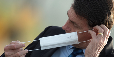 La Justicia determina que Bolsonaro sea multado si no usa tapabocas preventivo