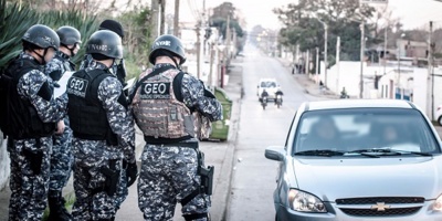 La Polic�a detuvo a siete personas tras realizar 10 allanamientos simult�neos en Villa Espa�ola
