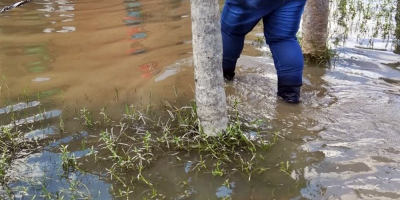 Personas evacuadas tras inundaciones en varias viviendas por intensas precipitaciones
