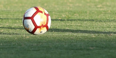 Olimpia rescinde el contrato con Adebayor que sigue varado en Togo