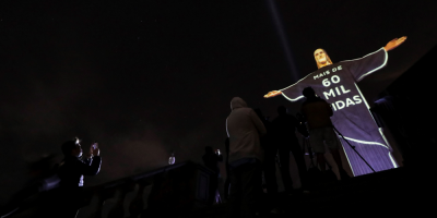 El Cristo Redentor vuelve a rendir homenaje a las v�ctimas del coronavirus
