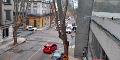 Polic�a y emergencia m�dica trasladaron a un hombre en situaci�n de calle