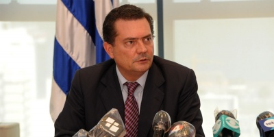 Representantes del �mbito Parlamentario entregaron la LUC a autoridades del Poder Ejecutivo