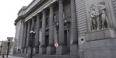 Un paro parcial afecta desde este mediod�a al Banco de Seguros del Estado y a varias agencias del Banco Rep�blica (BROU) en Montevideo
