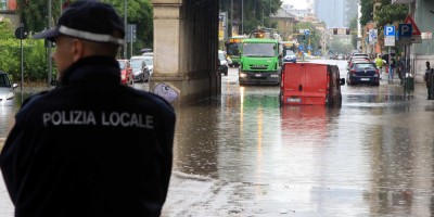 Mil�n sufre da�os por inundaciones tras el desbordamiento de un r�o