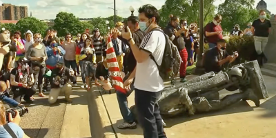 Aprueban retiro de dos estatuas de Crist�bal Col�n en Chicago tras protestas raciales