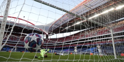 Pancartas y gritos contra la directiva y los jugadores del Barcelona