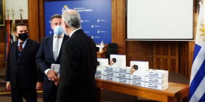 Embajada israel� don� equipos m�dicos al MSP