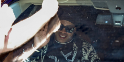 Ronaldinho lleg� a Brasil tras casi medio a�o detenido en Paraguay
