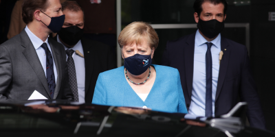 Merkel admite que no se calibr� bien dimensi�n de viajes a zonas de riesgo