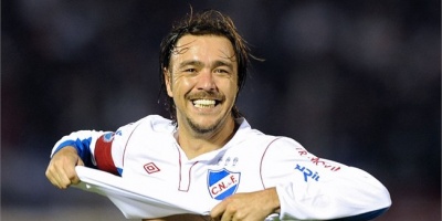 Clsico no apto para cardacos; Nacional anot en los minutos finales y venci a Pearol