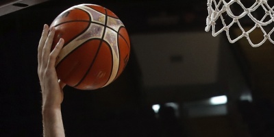 Heat sorprenden a Bucks y toman ventaja; Thunder a Rockets y empatan serie