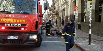 Bomberos trabaja para establecer las causas del incendio en el subsuelo del Palacio de los Tribunales