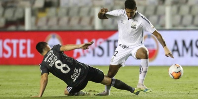 Olimpia resiste con uno menos y logra un valioso punto en casa de Santos