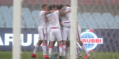 Nacional gana a Racing con gol de Bergessio y lidera el Grupo F