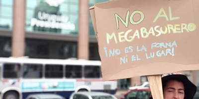 Decenas de personas se manifestaron este lunes contra la instalaci�n de un "megabasurero" cerca de Soca, Canelones