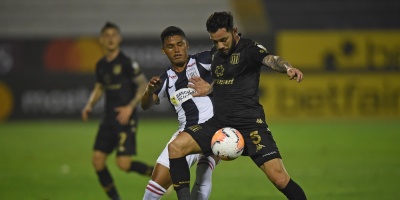 Racing se impone en Lima y deja a Alianza en el s�tano del Grupo F