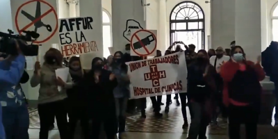 Realizaron protesta durante visita de Lacalle Pou a la Facultad de Medicina