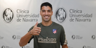 Luis Su�rez firma su contrato con el Atl�tico por dos temporadas