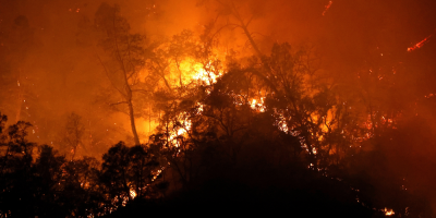 Miles de evacuados mientras los incendios se propagan en California