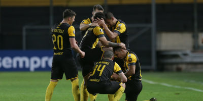 Pe�arol es contundente en casa tras ganar 3-0 a Colo Colo y sue�a con los octavos