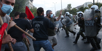 Aumentan las protestas estudiantiles en Grecia exigiendo medidas anti-COVID