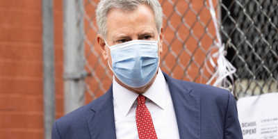 Ciudad de Nueva York pide cerrar actividad no esencial en barrios con brotes