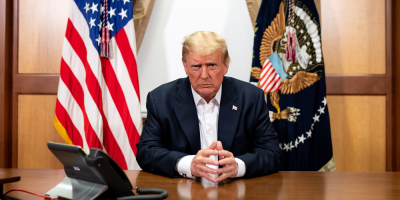 Trump sali� del hospital para saludar a simpatizantes desde un auto