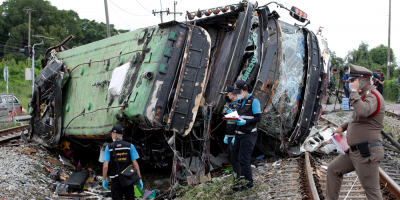 Al menos 18 muertos en colisi�n entre un tren y un �mnibus al este de Bangkok