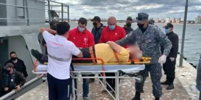 Rescataron a un hombre de una embarcaci�n por un posible accidente cerebro vascular