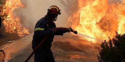 Bomberos: trabajo nocturno para controlar incendio forestal pr�ximo a Villa Argentina