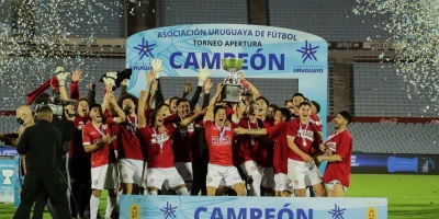 Rentistas conquista el torneo Apertura al vencer a Nacional