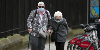 La vacuna de Oxford contra la covid genera respuesta inmune en ancianos