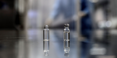 AstraZeneca estima distribuir la vacuna de la covid-19 a finales de marzo