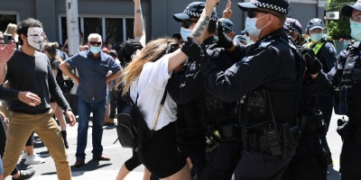 Arrestan a m�s de 400 personas en una protesta por la covid en Melbourne