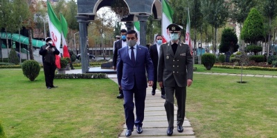 Ir�n clama venganza por Soleiman� y urge a Irak a expulsar a tropas de EE.UU.