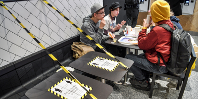 Suecia aplica m�s restricciones y limita reuniones p�blicas a 8 personas
