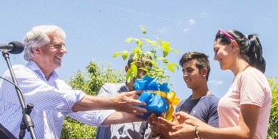 Vzquez contina visitando localidades del interior y promete mejoras en rutas