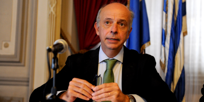 Garc�a defendi� revisi�n del Ej�rcito sobre los �ltimos 60 a�os e invit� a otros actores, incluidos los partidos, a realizar sus propios procesos