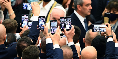 Vaticano investiga el "me gusta" de cuenta del papa en Instagram a una modelo