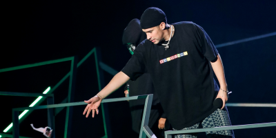 Bad Bunny triunfa en unos American Music Awards rendidos a lo latino