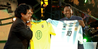 Pel� dice que alg�n d�a jugar� en el cielo con su amigo Maradona