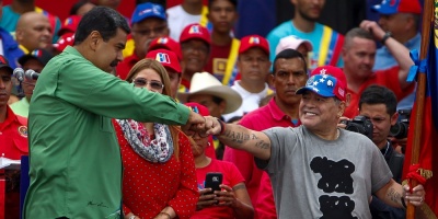 Maduro lamenta el fallecimiento de su "hermano" Diego Maradona
