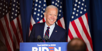 Biden sufre una fractura en el pie jugando con su perro
