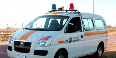 Cuatro personas resultaron con heridas leves al volcar esta maana la camioneta en la que viajaban en San Jos