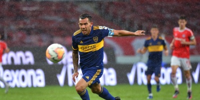 Tevez acerca a Boca a cuartos con un gol dedicado a Maradona