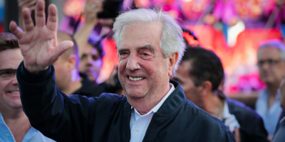 El expresidente V�zquez evoluciona de trombosis y tiene una falla renal