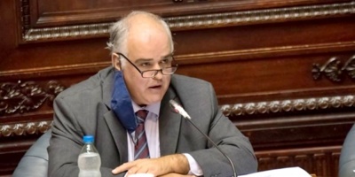 Senador nacionalista Gustavo Penad�s le responde a Ram�n M�ndez: "no es verdad que se haya perdido el hilo epidemiol�gico"