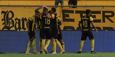 Pe�arol derrot� a Nacional por 3-2 en el Campe�n del Siglo