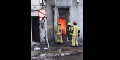 Un importante incendio afect� una casa ubicada en Enrique Clay pr�ximo a la Avenida 8 de Octubre